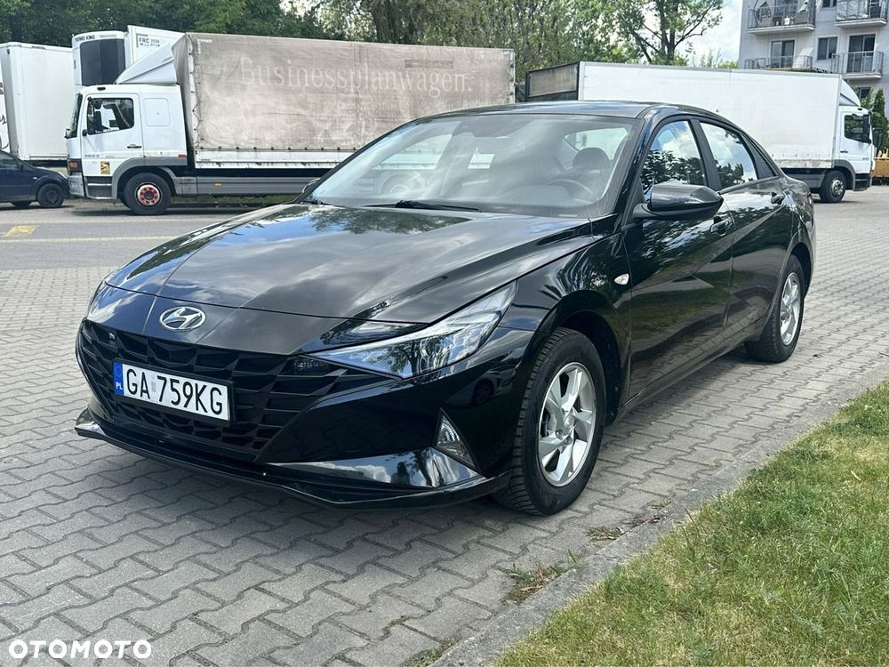Hyundai Elantra - 1