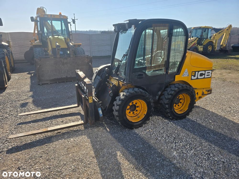 JCB - 8