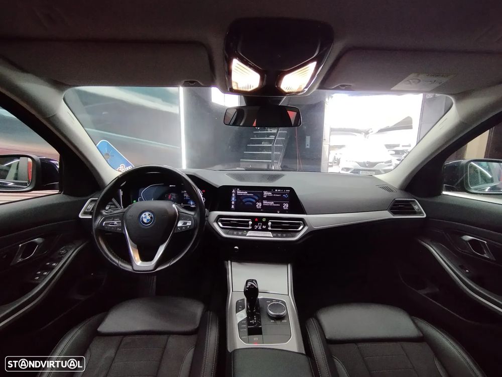 BMW 330 e Touring Line Sport Auto - 19