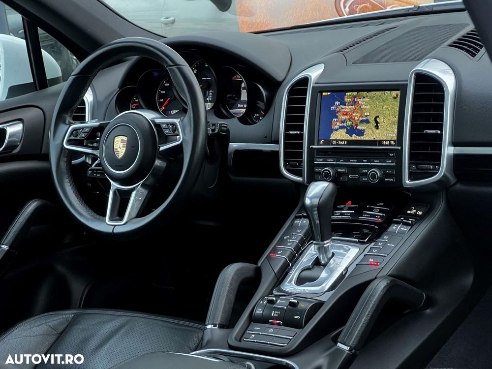 Porsche Cayenne - 8