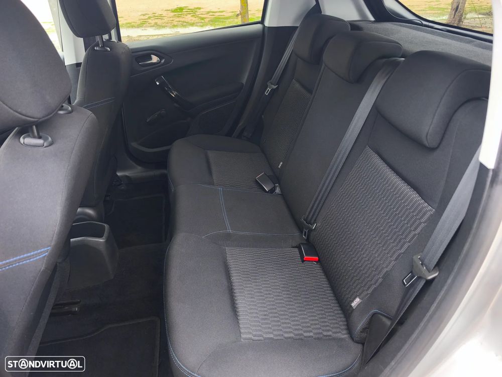 Peugeot 208 1.2 PureTech Style - 6