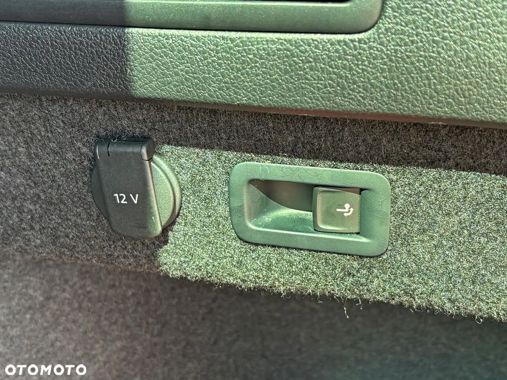 Volkswagen Passat Variant 2.0 TDI Elegance DSG - 33