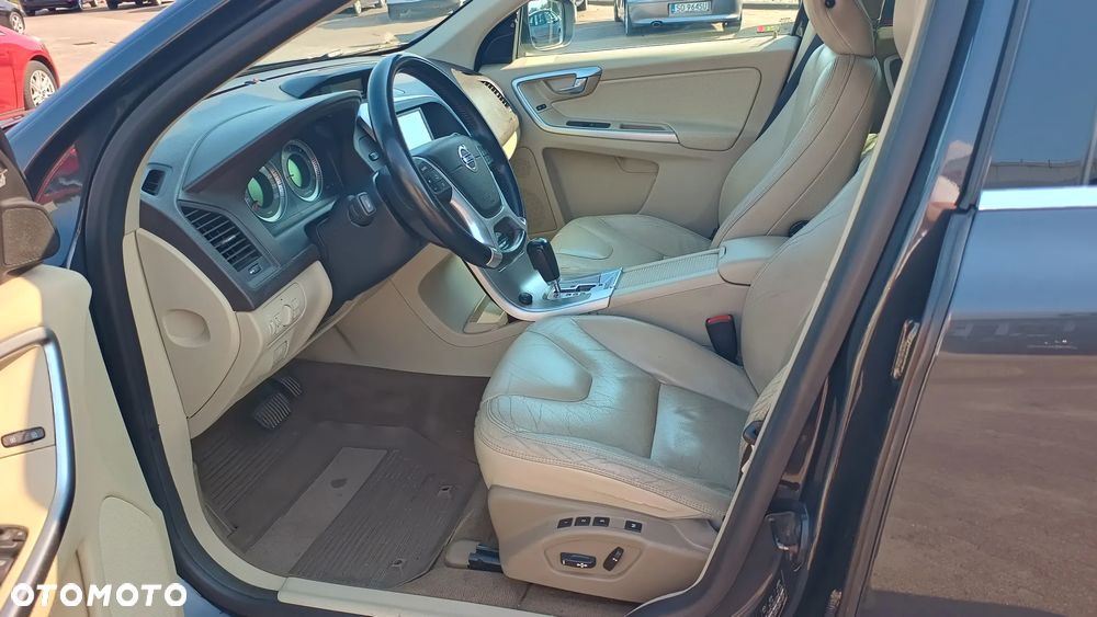 Volvo XC 60 D5 AWD Summum - 6