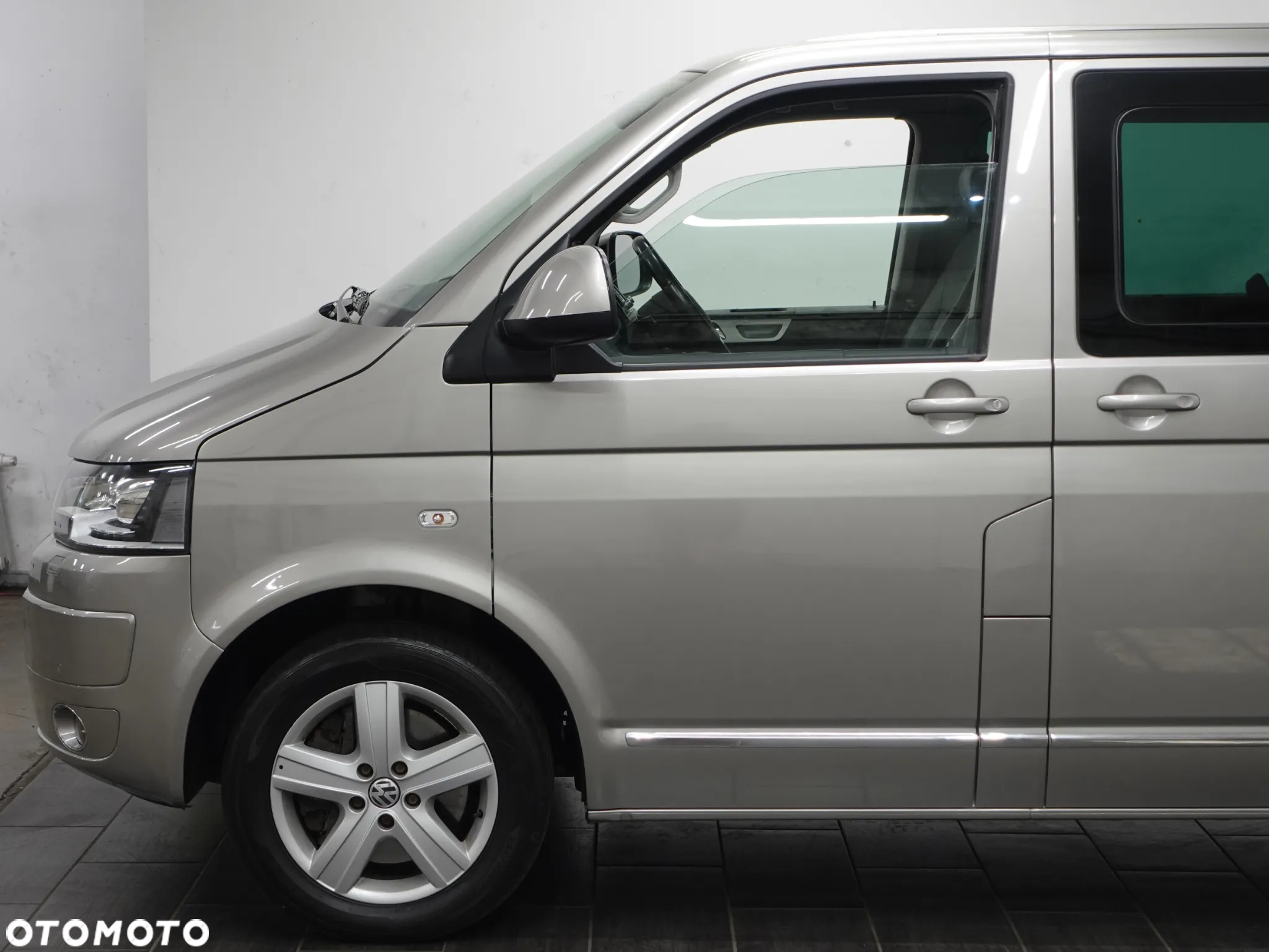Volkswagen Multivan - 17