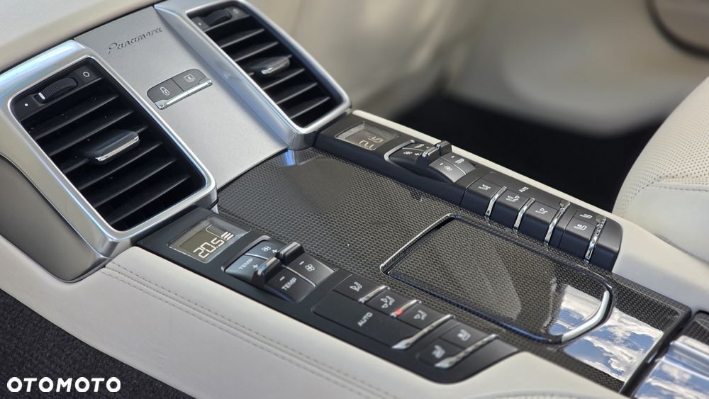 Porsche Panamera - 21