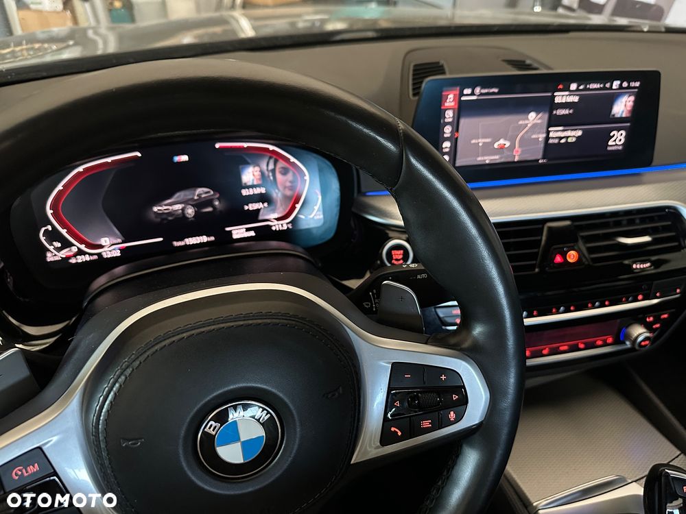 BMW Seria 5 520d xDrive - 15