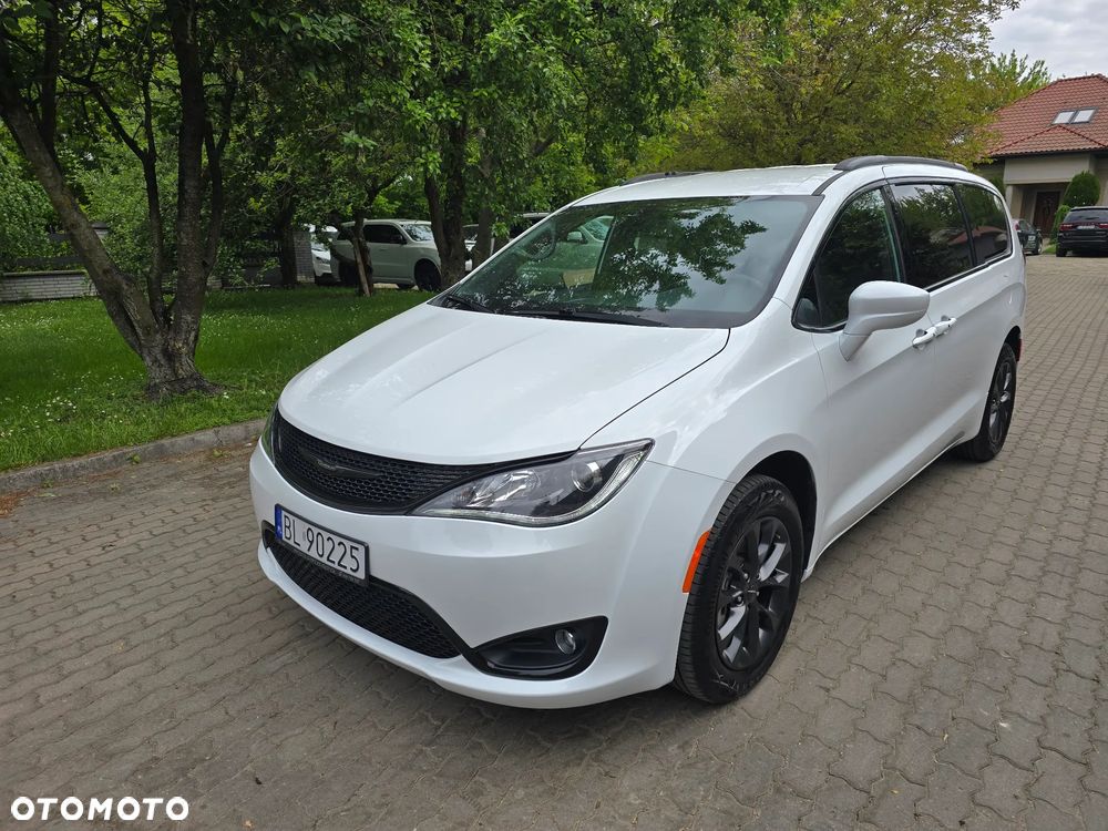 Chrysler Pacifica - 30