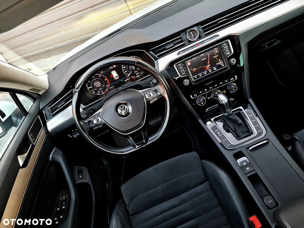 Volkswagen Passat Variant 2.0 TDI SCR DSG BlueMotion Highline - 20