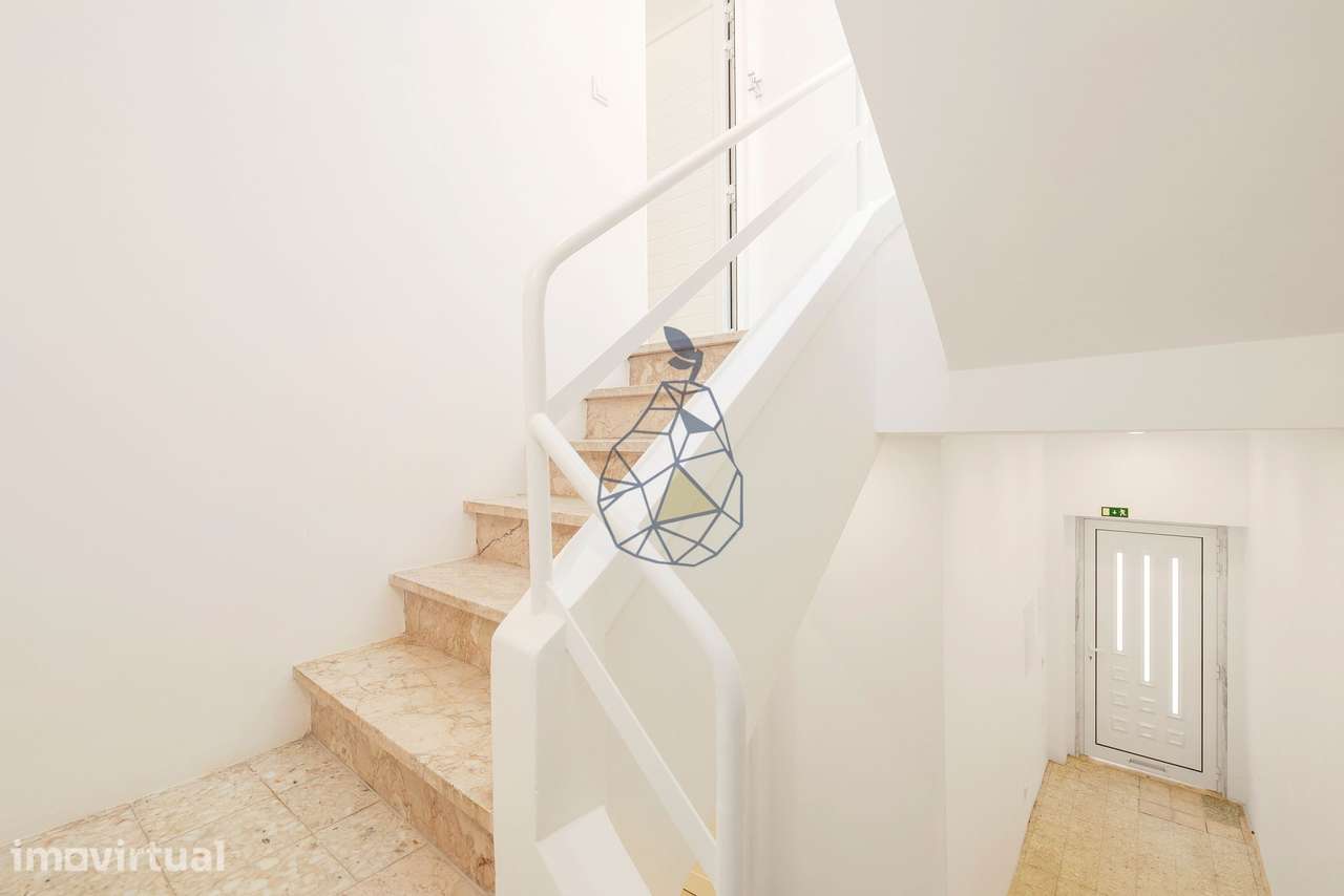 Prédio  Renovado com 3 apartamentos em Portimão - Grande imagem: 4/52