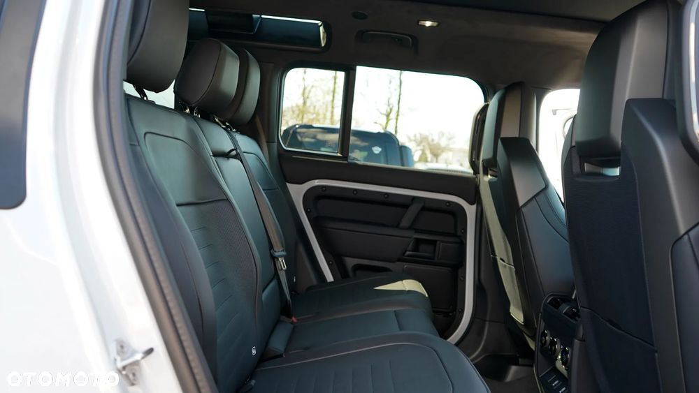 Land Rover Defender - 35