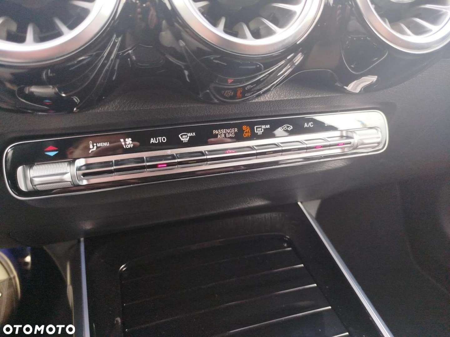 Mercedes-Benz GLB - 15