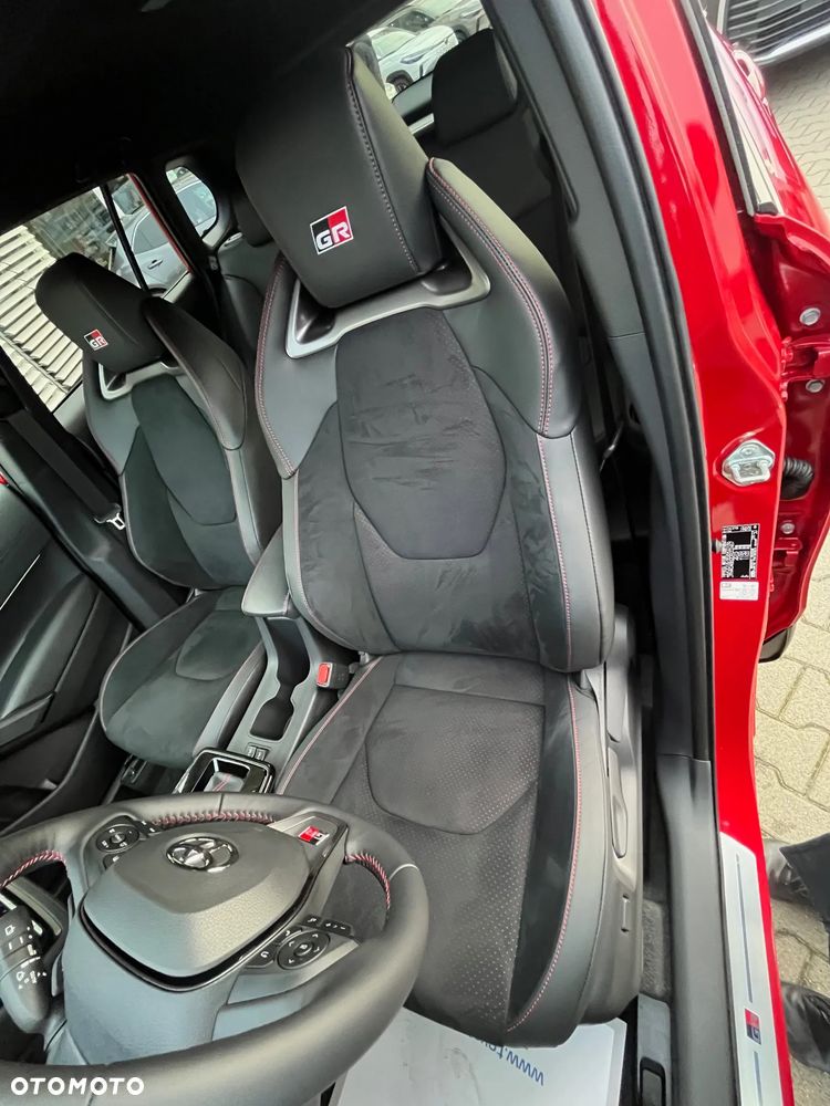Toyota Corolla Cross 2.0 Hybrid GR Sport - 10