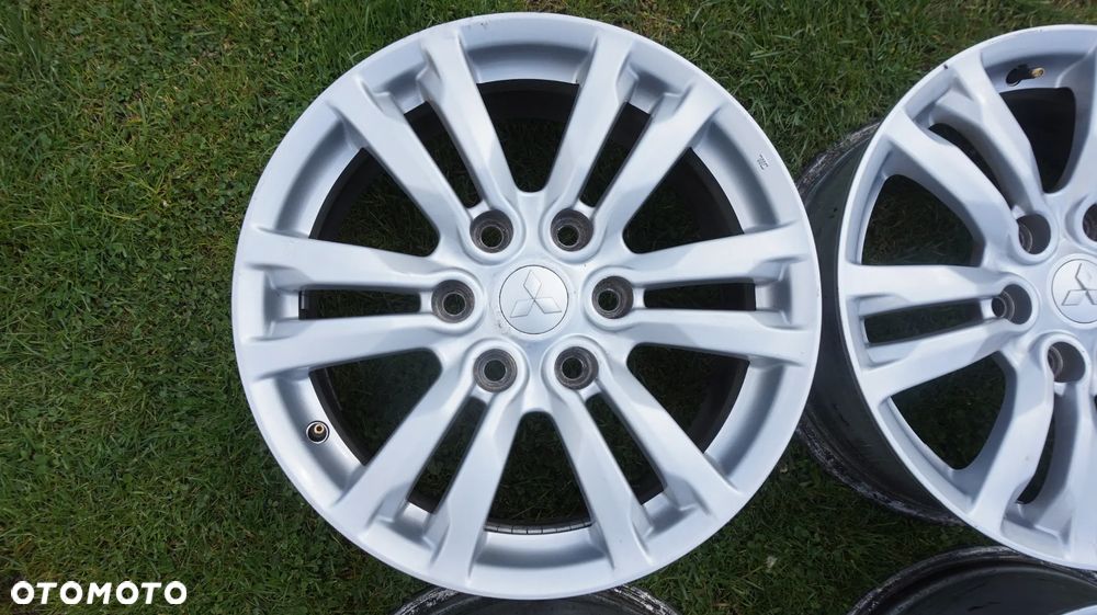 Mitsubishi Pajero IV 3.2 DID 3.8 V6 opony felgi  6x139.7 7.5J18 ET46 - 2
