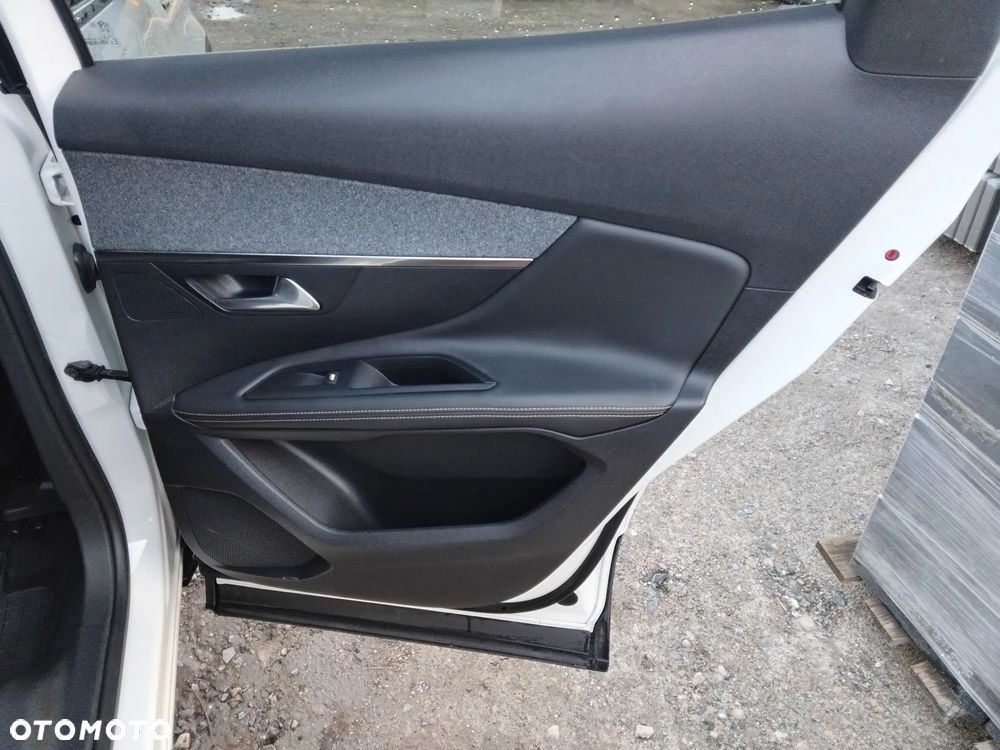 Peugeot 3008 THP 165 EAT6 Stop & Start Allure - 27