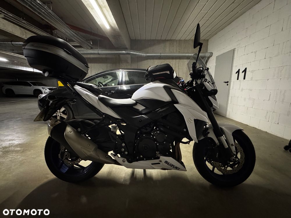 Suzuki GSX - 4