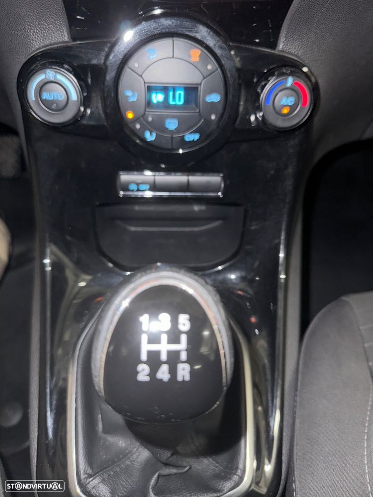 Ford Fiesta 1.0 T EcoBoost Titanium - 23