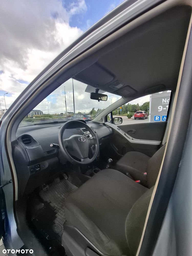 Toyota Yaris - 4