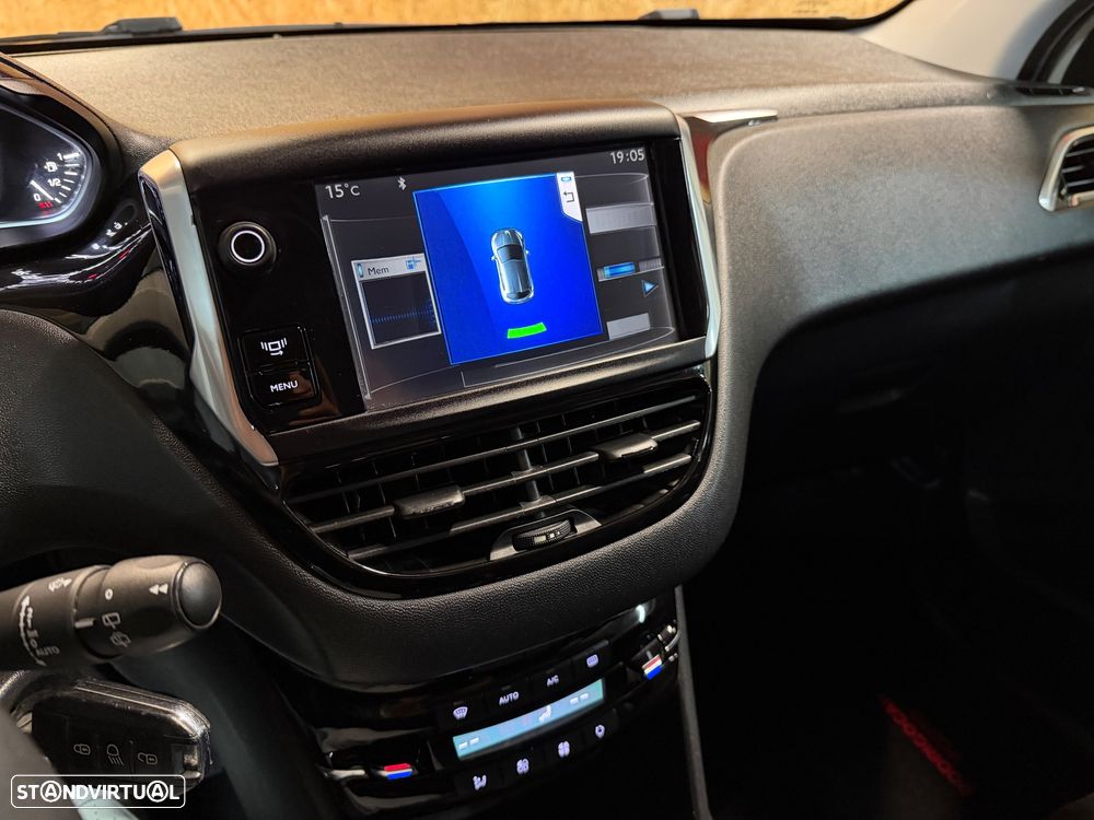 Peugeot 208 82 VTI Allure - 21