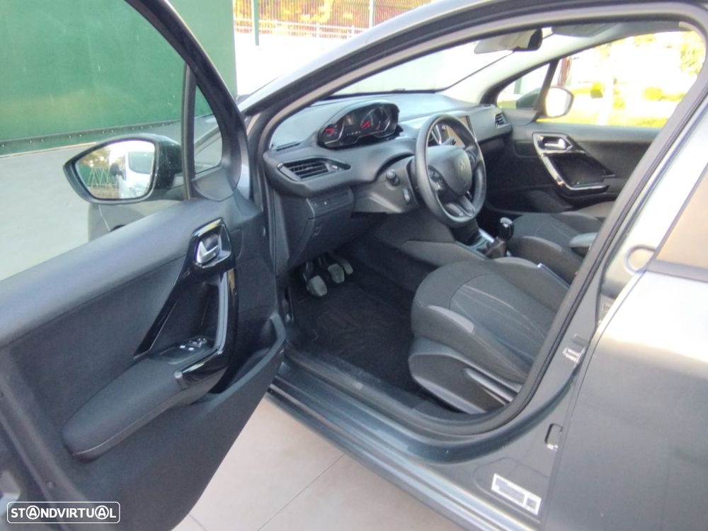 Peugeot 208 - 18