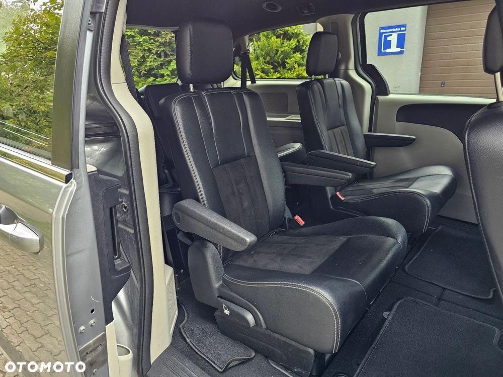 Dodge Grand Caravan - 16