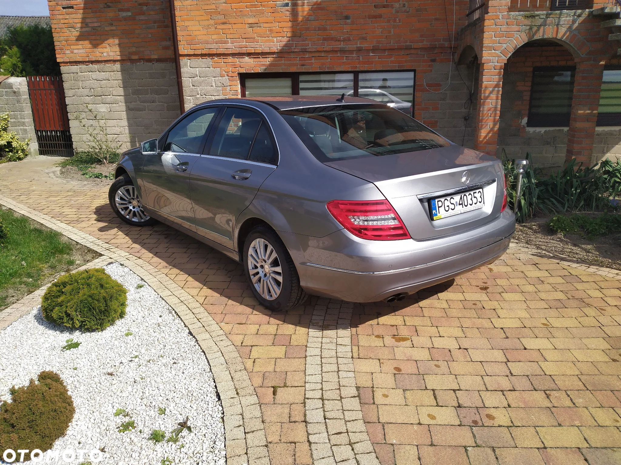 Mercedes-Benz Klasa C 180 CGI BlueEff Avantgarde - 4