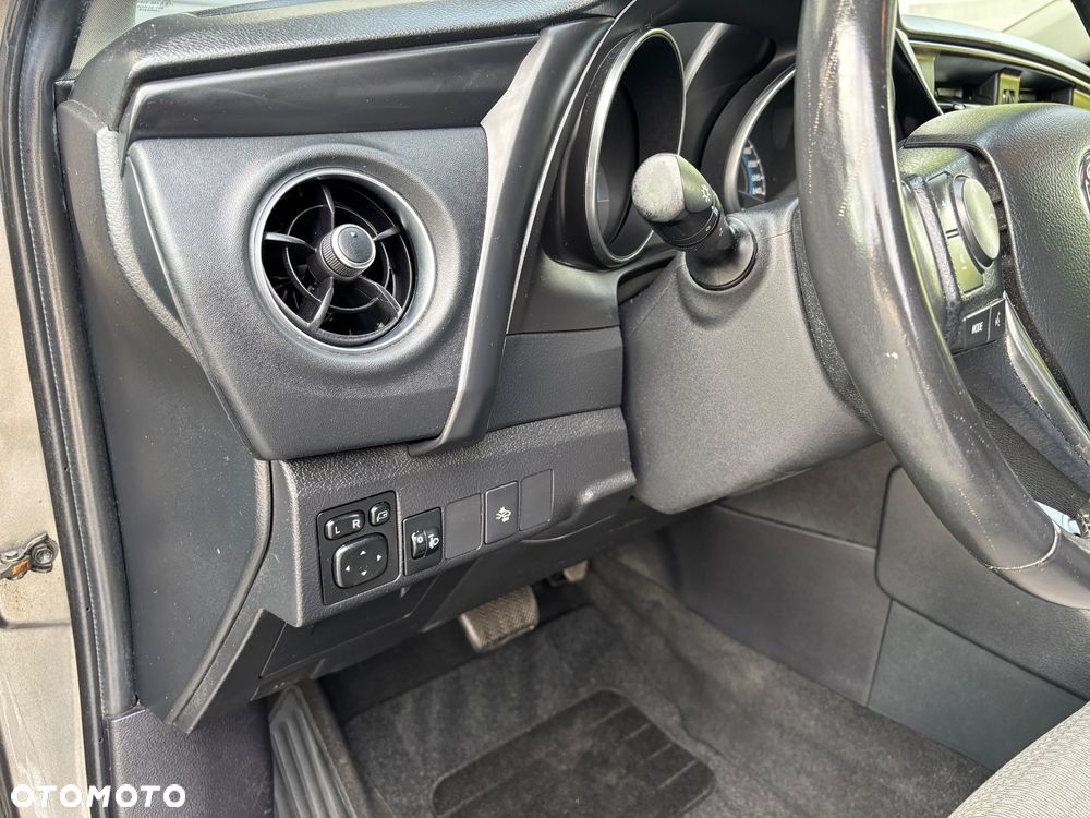 Toyota Auris 1.8 Travel - 12