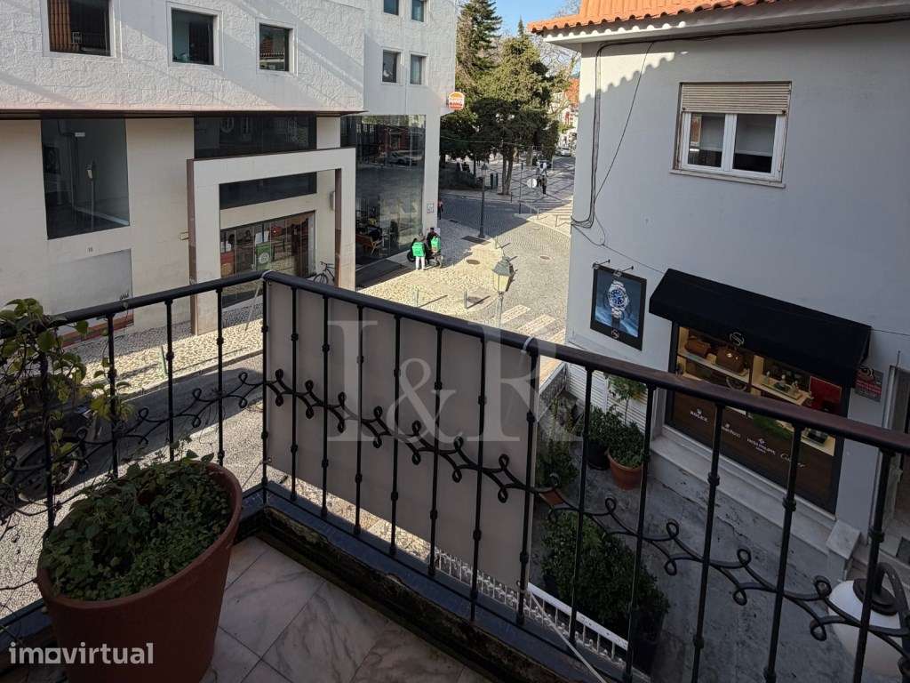 Apartamento T2 mobilado e com varanda no centro de Cascais - Grande imagem: 3/14