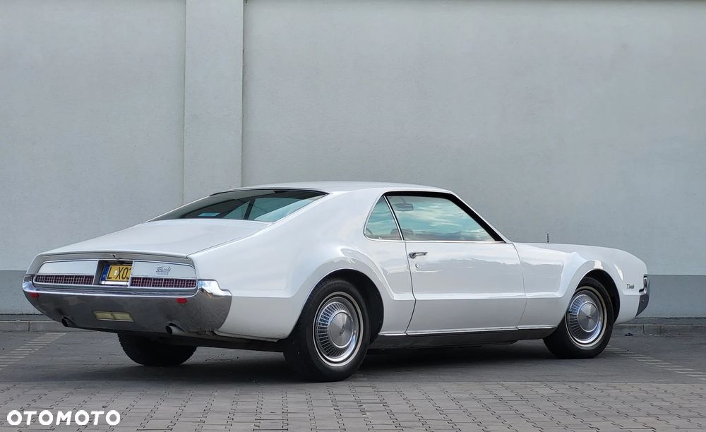 Oldsmobile Toronado - 3