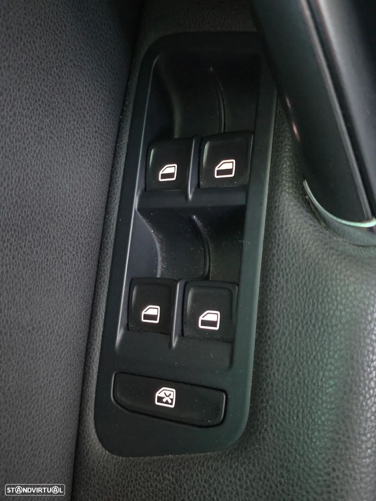 VW Golf 2.0 TDi DPF DSG Highline - 31