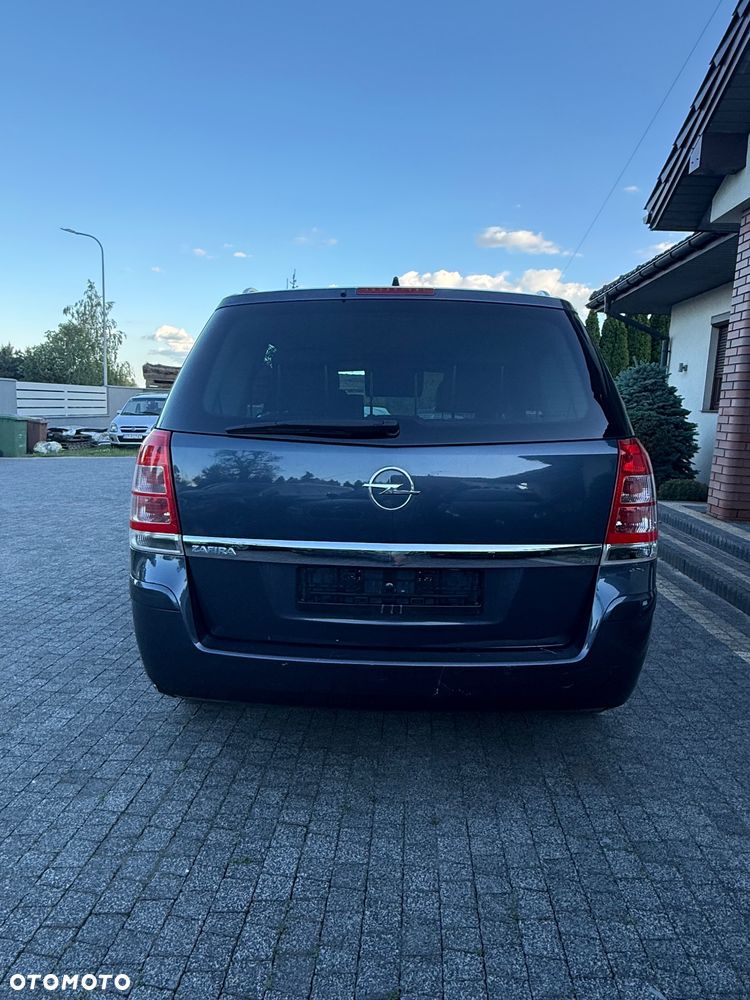 Opel Zafira 2.2 - 9