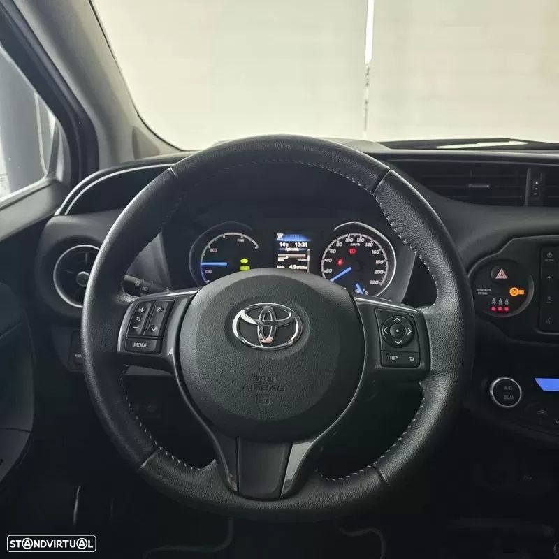Toyota Yaris 1.5 HSD 20 Anos - 15