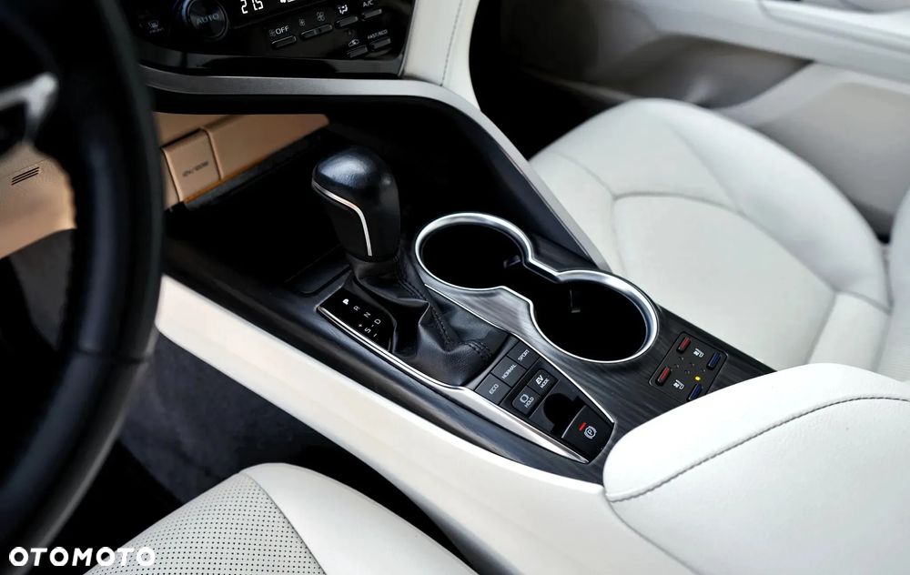 Toyota Camry 2.5 Hybrid Executive CVT - 15