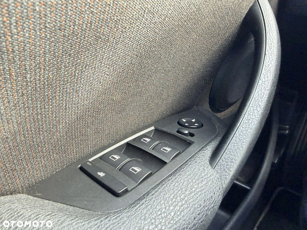 BMW X1 sDrive18d xLine - 25