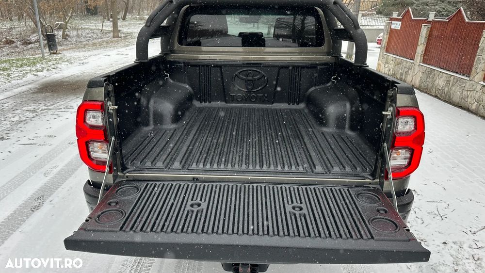 Toyota Hilux 2.8D 204CP 4x4 Double Cab AT Invincible Color Edition - 13