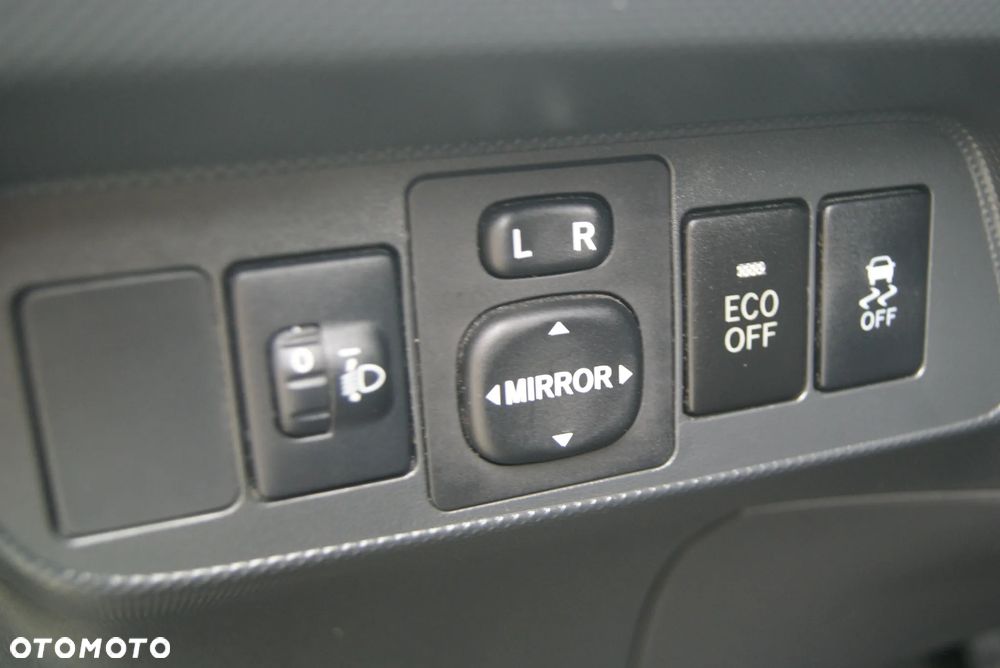 Toyota Auris 1.33 VVT-i Premium + - 21