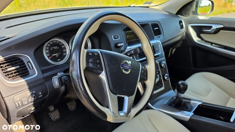 Volvo V60 D4 Momentum - 21