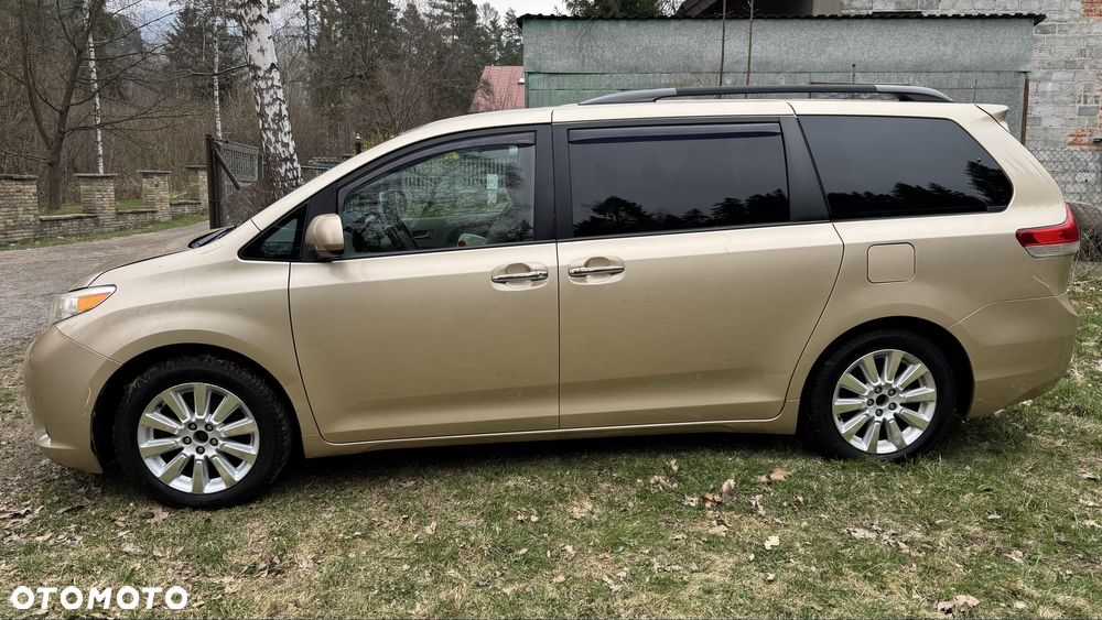Toyota Sienna - 6