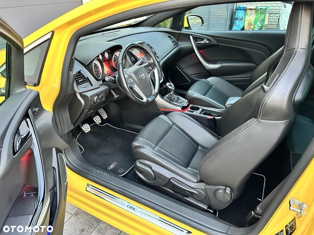 Opel Astra IV GTC OPC - 8
