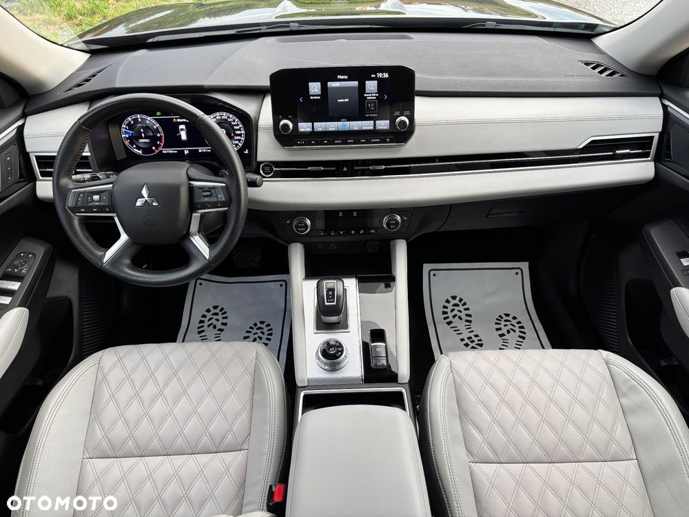 Mitsubishi Outlander - 15