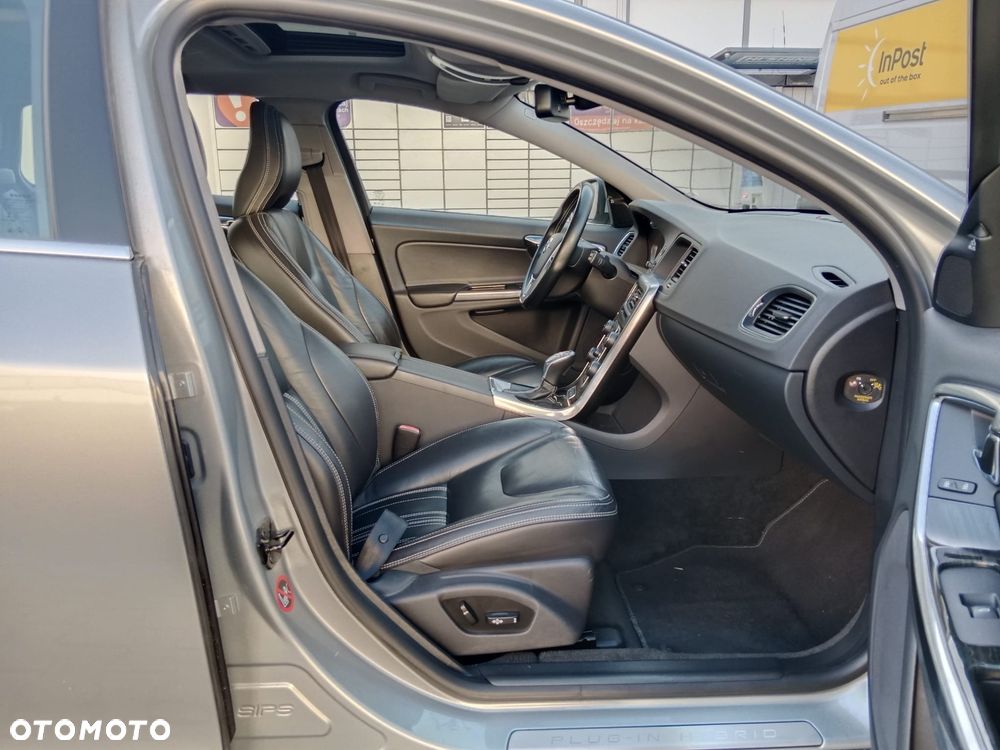 Volvo V60 D6 AWD Plug-in Hybrid Summum - 16