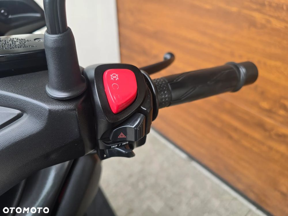 Yamaha X-max - 13