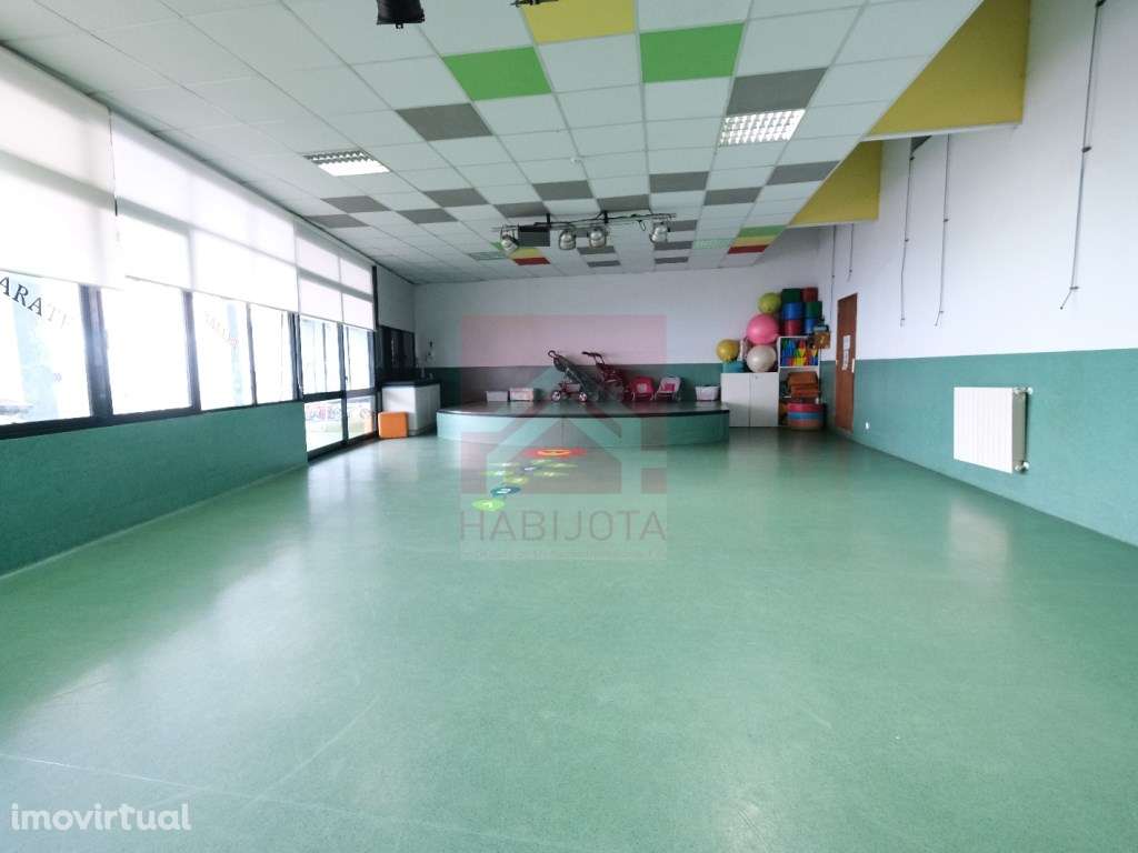 Prédio em Rio Tinto - Próximo à estação da CP e Metro da Campaínha - Grande imagem: 3/29