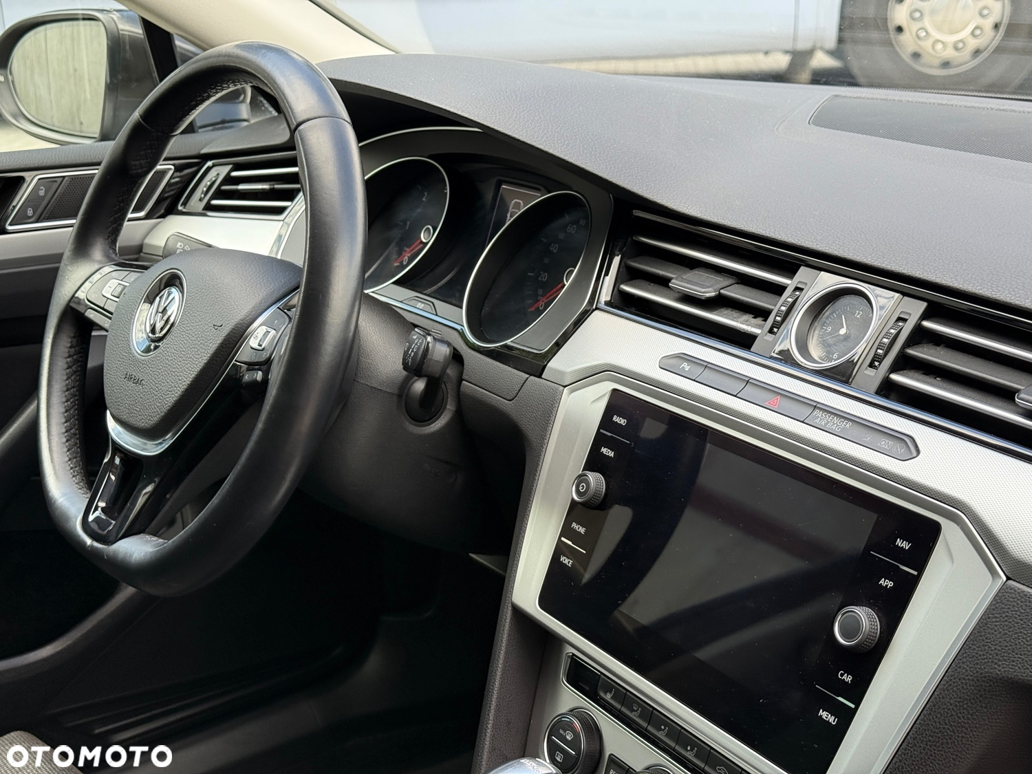 Volkswagen Passat Variant 2.0 TDI SCR DSG Comfortline - 18