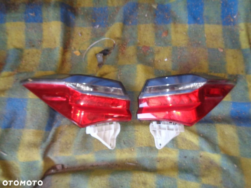 toyota corolla e16 lampa tył tylna prawa - 1