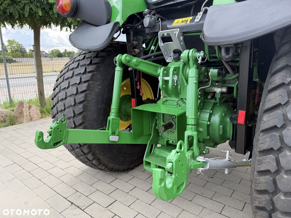 John Deere 4066R - 27