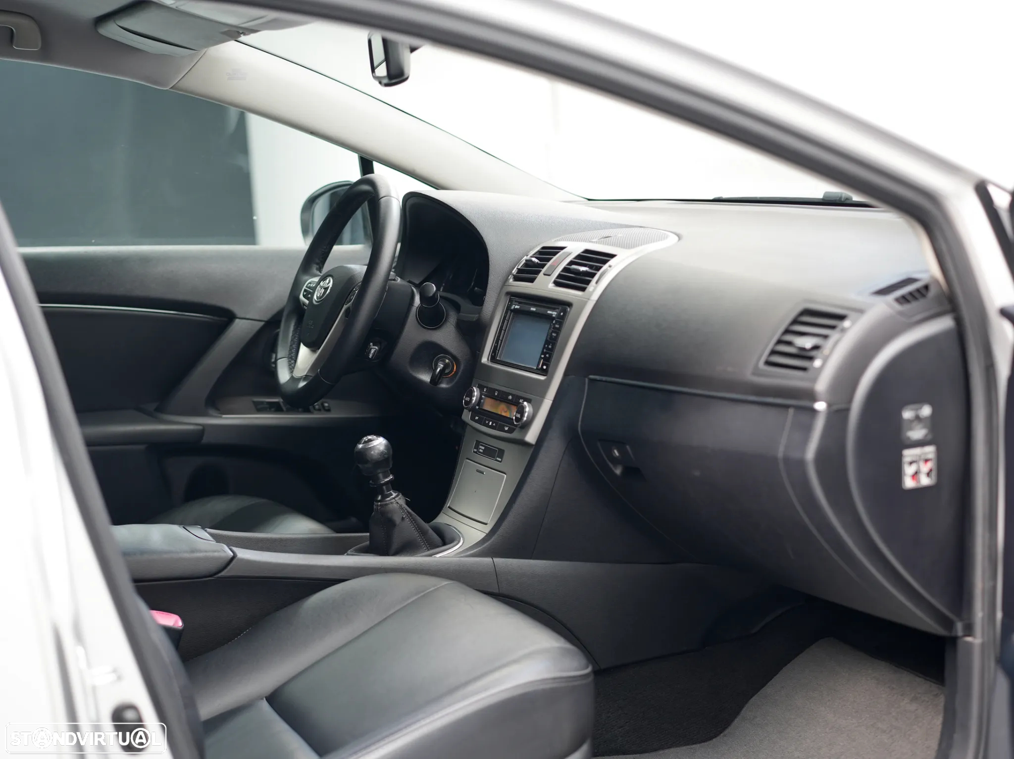 Toyota Avensis SD 2.0 D-4D Exclusive - 19