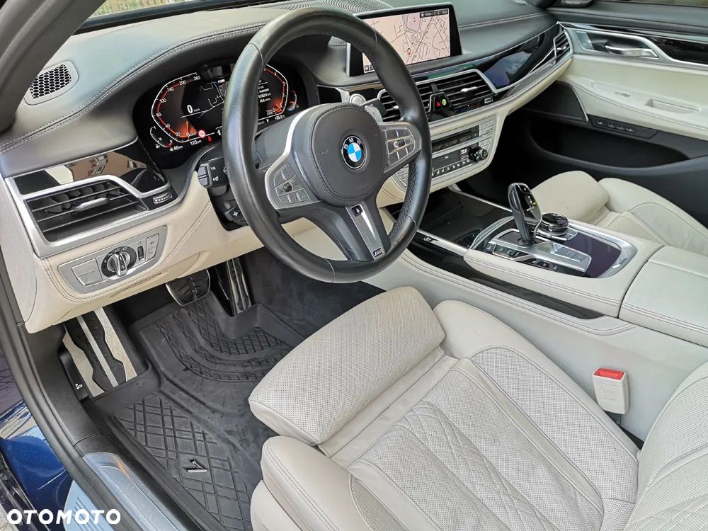 BMW Seria 7 750i xDrive sport - 17