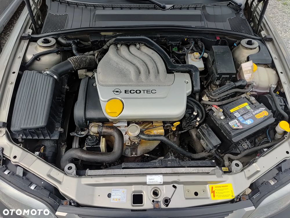 Opel Vectra 1.6 GLS - 23