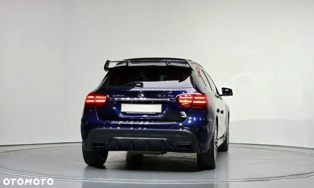 Mercedes-Benz GLA - 5