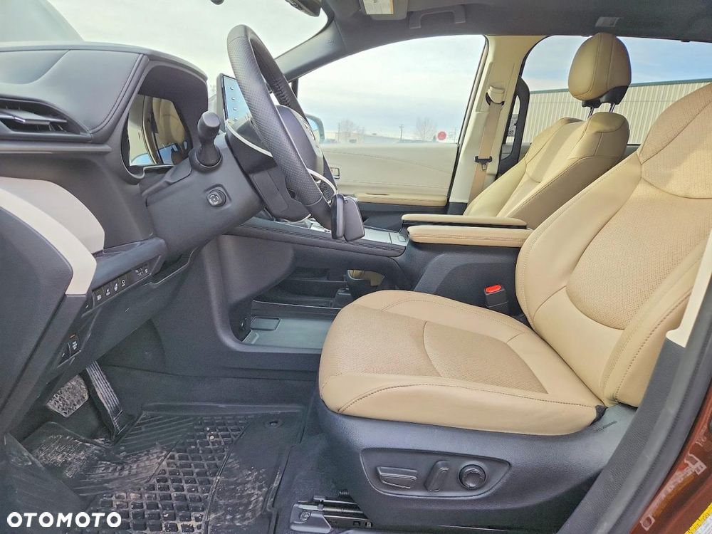 Toyota Sienna - 8